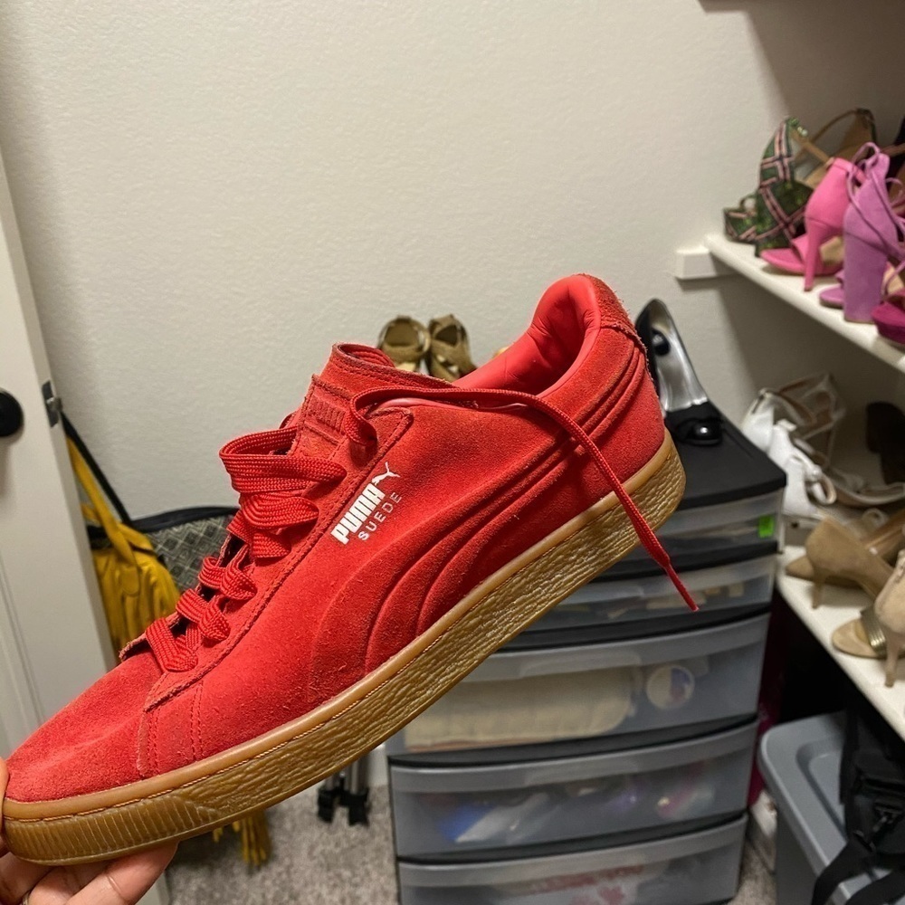 Pumas red suede low sneakers, unisex retro tennis shoes, women size 8.5 men 6.5